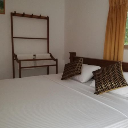 דמבולה Deshani Holiday Inn מראה חיצוני תמונה