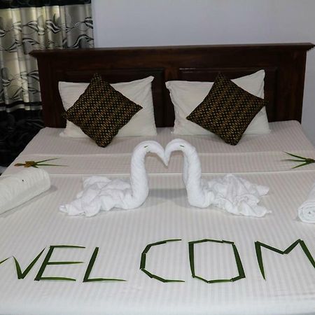 דמבולה Deshani Holiday Inn מראה חיצוני תמונה