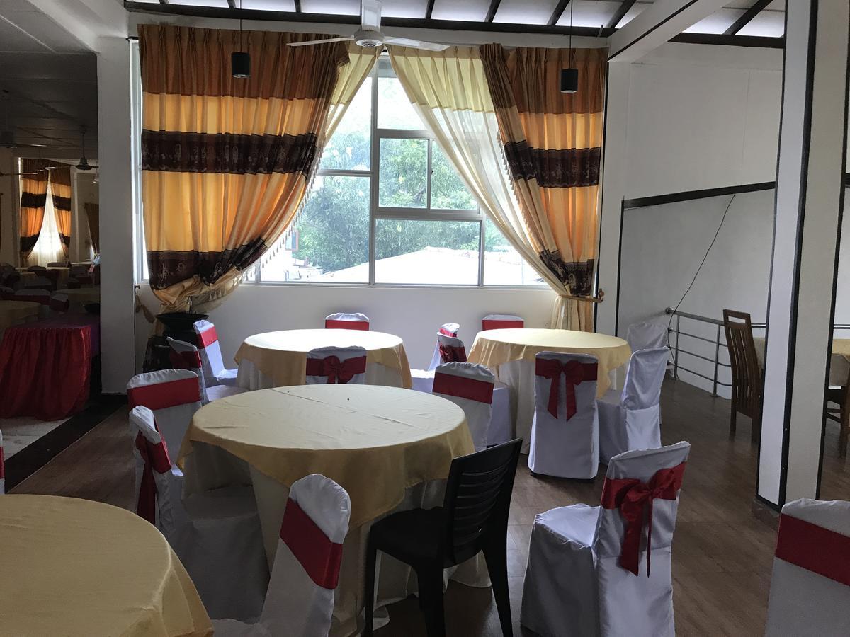 דמבולה Deshani Holiday Inn מראה חיצוני תמונה