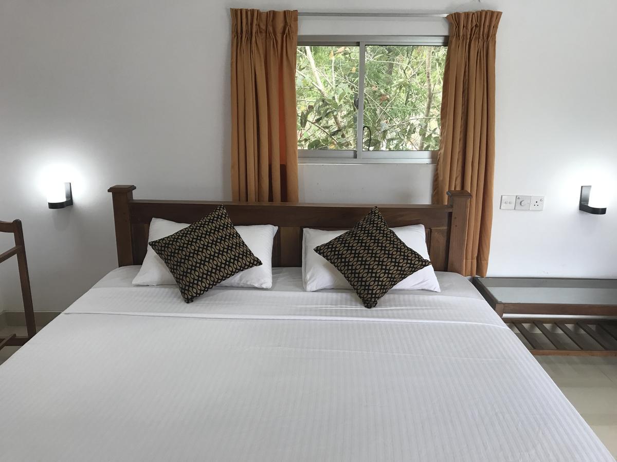 דמבולה Deshani Holiday Inn מראה חיצוני תמונה