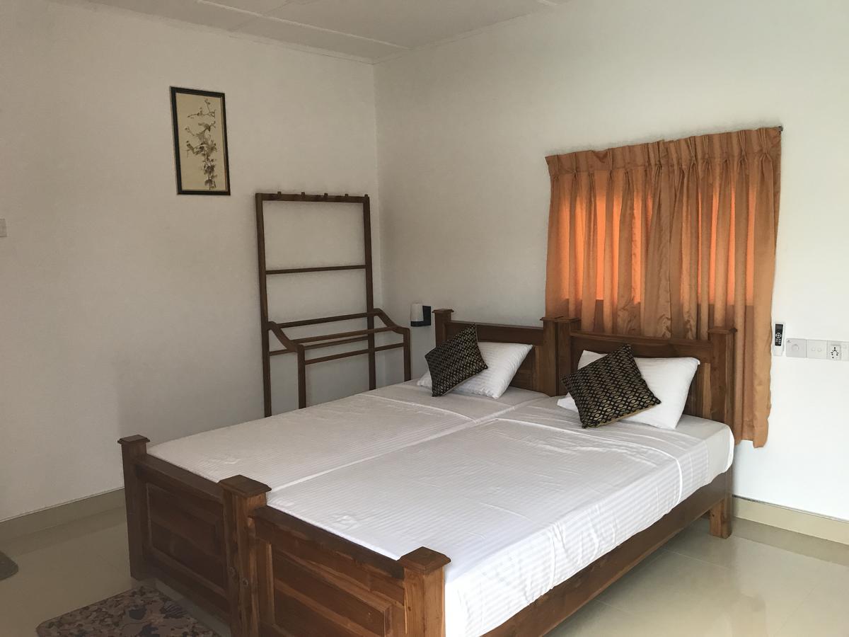 דמבולה Deshani Holiday Inn מראה חיצוני תמונה
