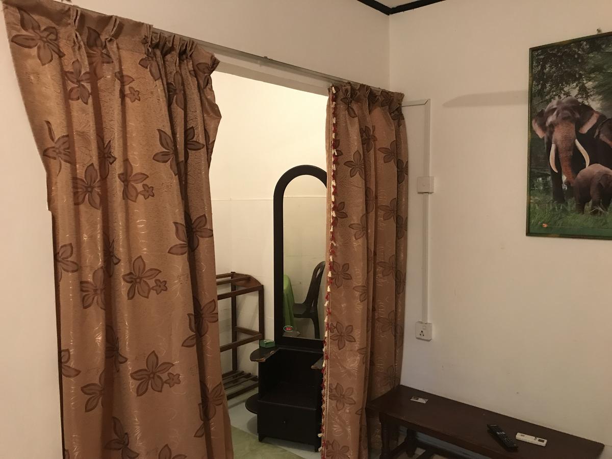 דמבולה Deshani Holiday Inn מראה חיצוני תמונה