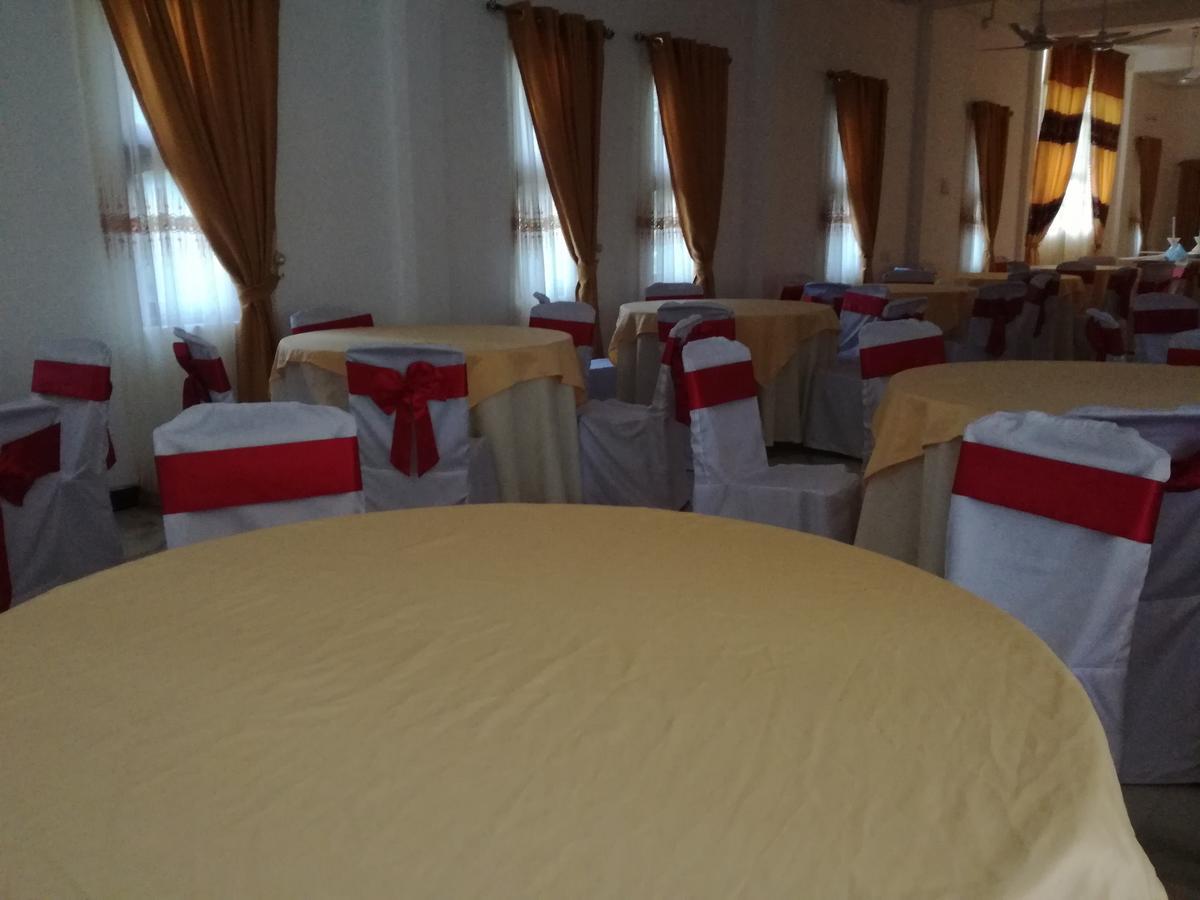 דמבולה Deshani Holiday Inn מראה חיצוני תמונה
