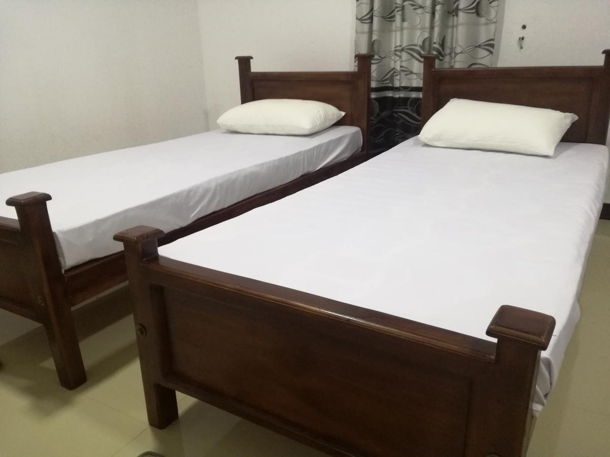 דמבולה Deshani Holiday Inn מראה חיצוני תמונה