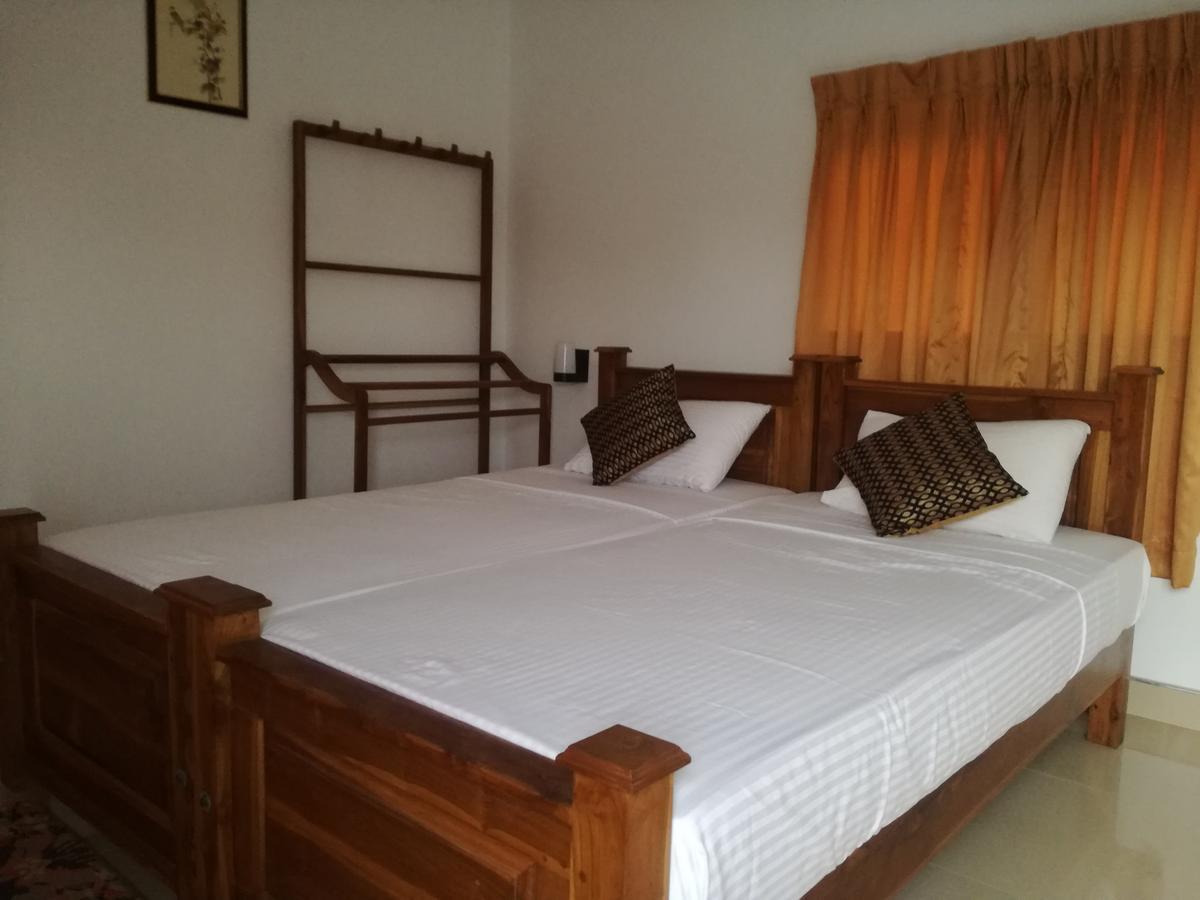 דמבולה Deshani Holiday Inn מראה חיצוני תמונה