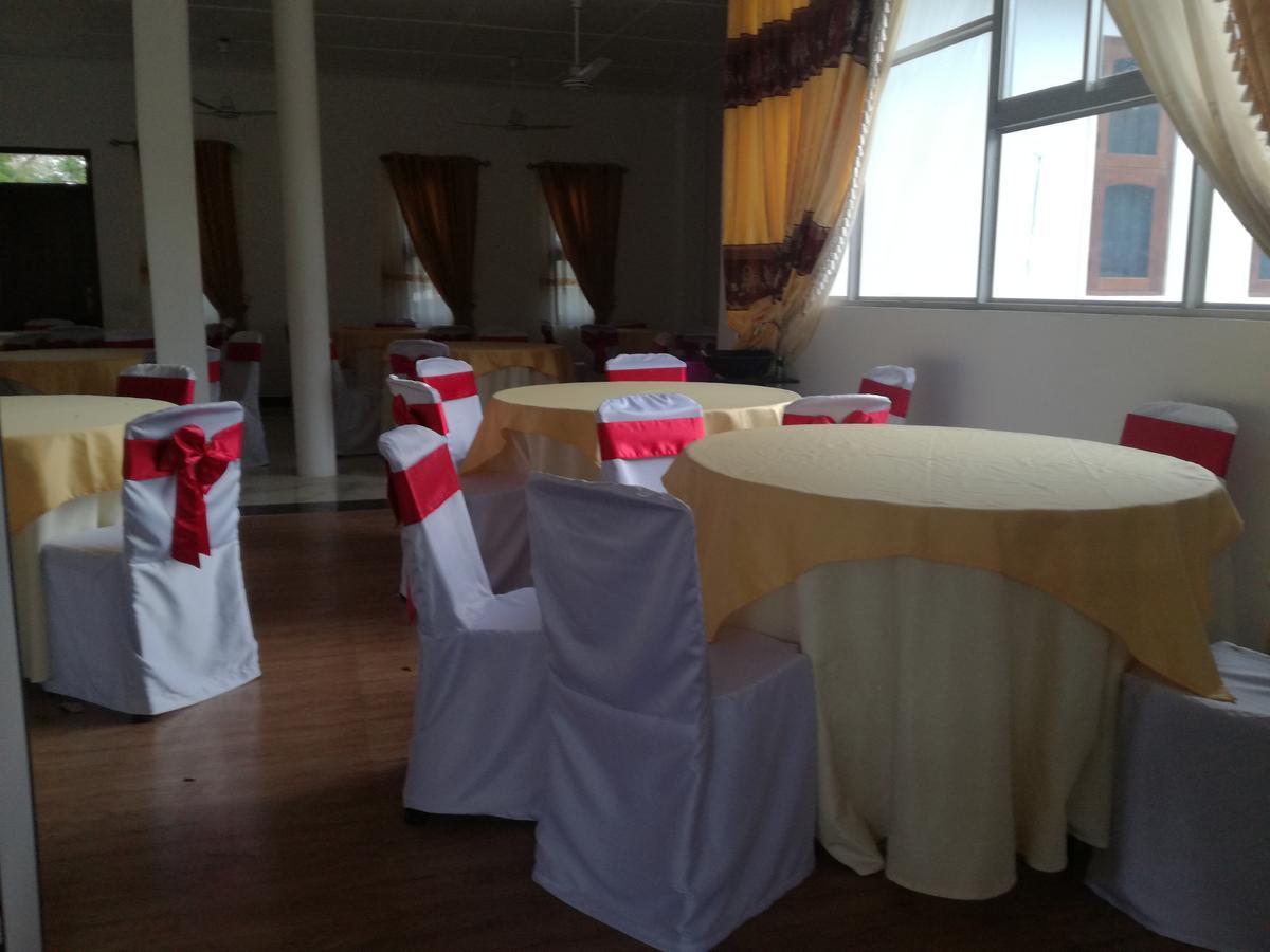 דמבולה Deshani Holiday Inn מראה חיצוני תמונה