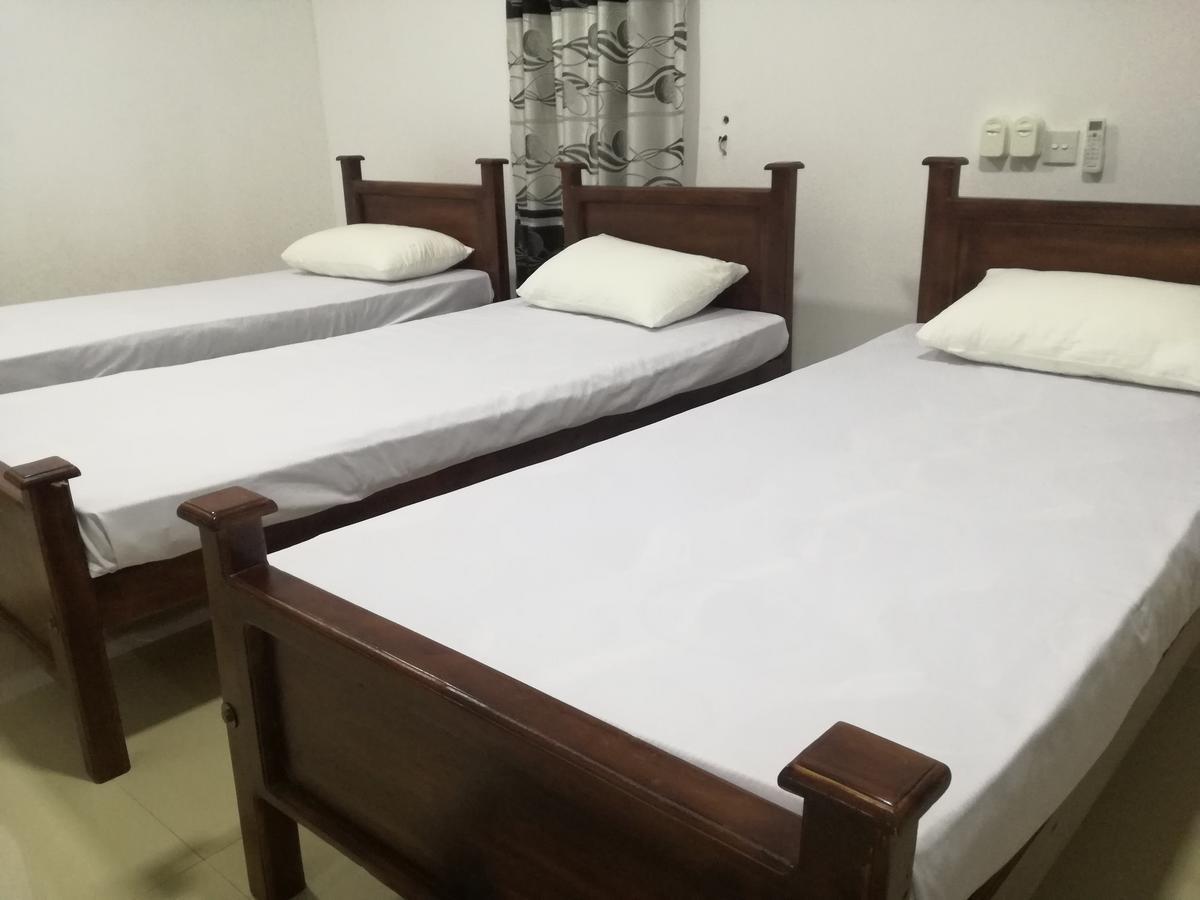 דמבולה Deshani Holiday Inn מראה חיצוני תמונה