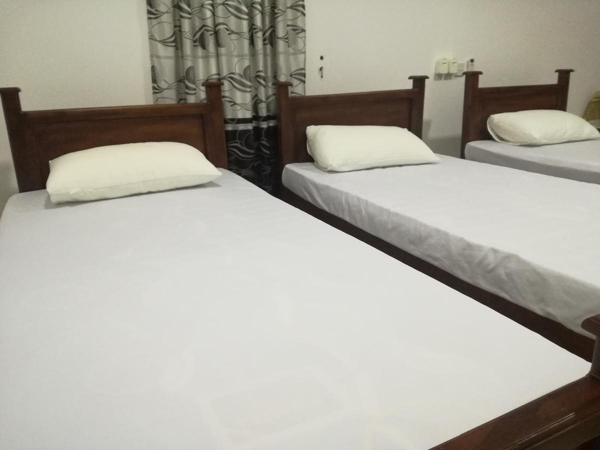 דמבולה Deshani Holiday Inn מראה חיצוני תמונה