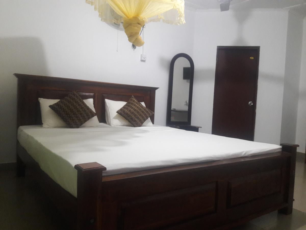 דמבולה Deshani Holiday Inn מראה חיצוני תמונה