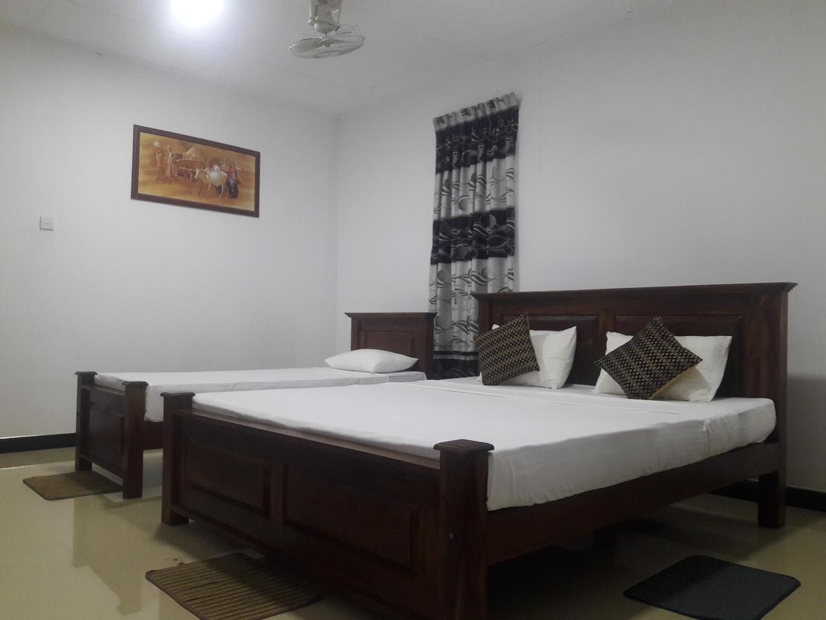 דמבולה Deshani Holiday Inn מראה חיצוני תמונה