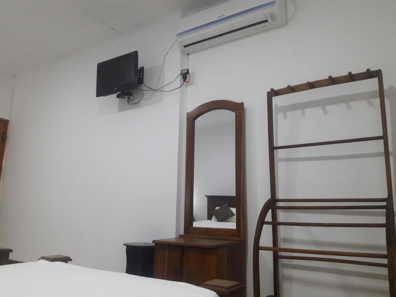 דמבולה Deshani Holiday Inn מראה חיצוני תמונה