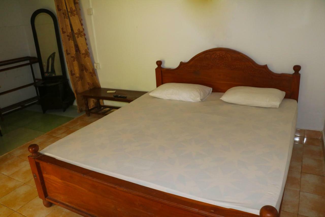 דמבולה Deshani Holiday Inn מראה חיצוני תמונה